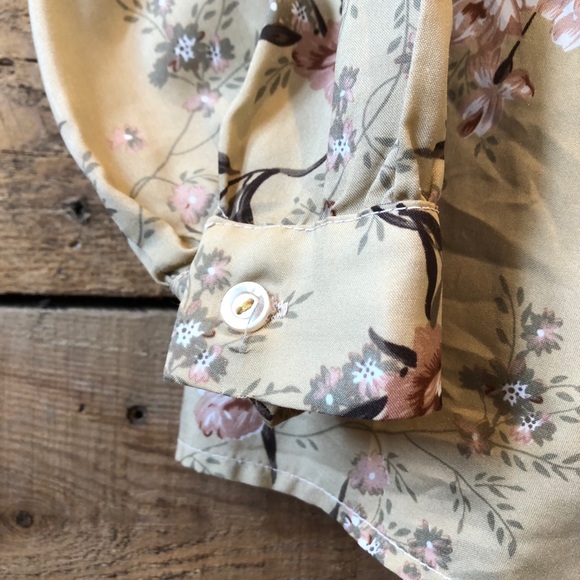 Vintage | Floral Print Button-down Blouse - Picture 9 of 10